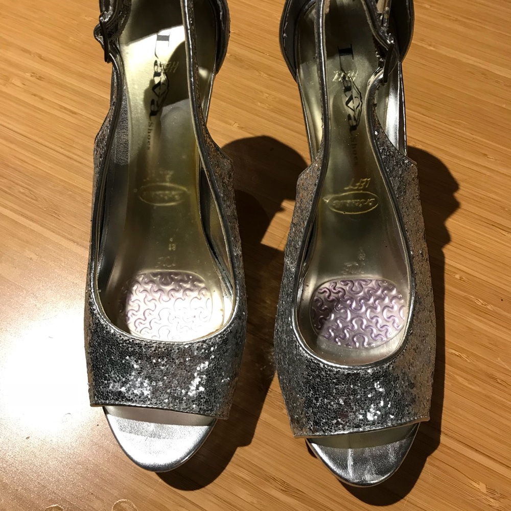 Lava silver pumps 👸🏽
